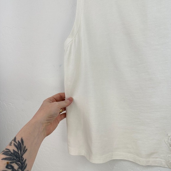 Kinly Tank Top Womens Medium White Cotton Floral‎ Ruffle Round Neck - Picture 4 of 10